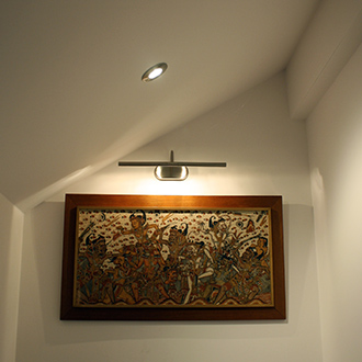 Light fitting over picture frame